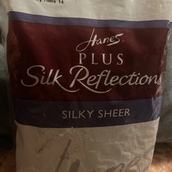 💜 Hanes Silk Reflections Silky Sheer Non-Control Top 3 PackColor:Barely There - Picture 5 of 6